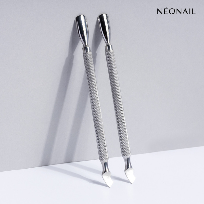 Pousse Cuticules en m&eacute;tal 01