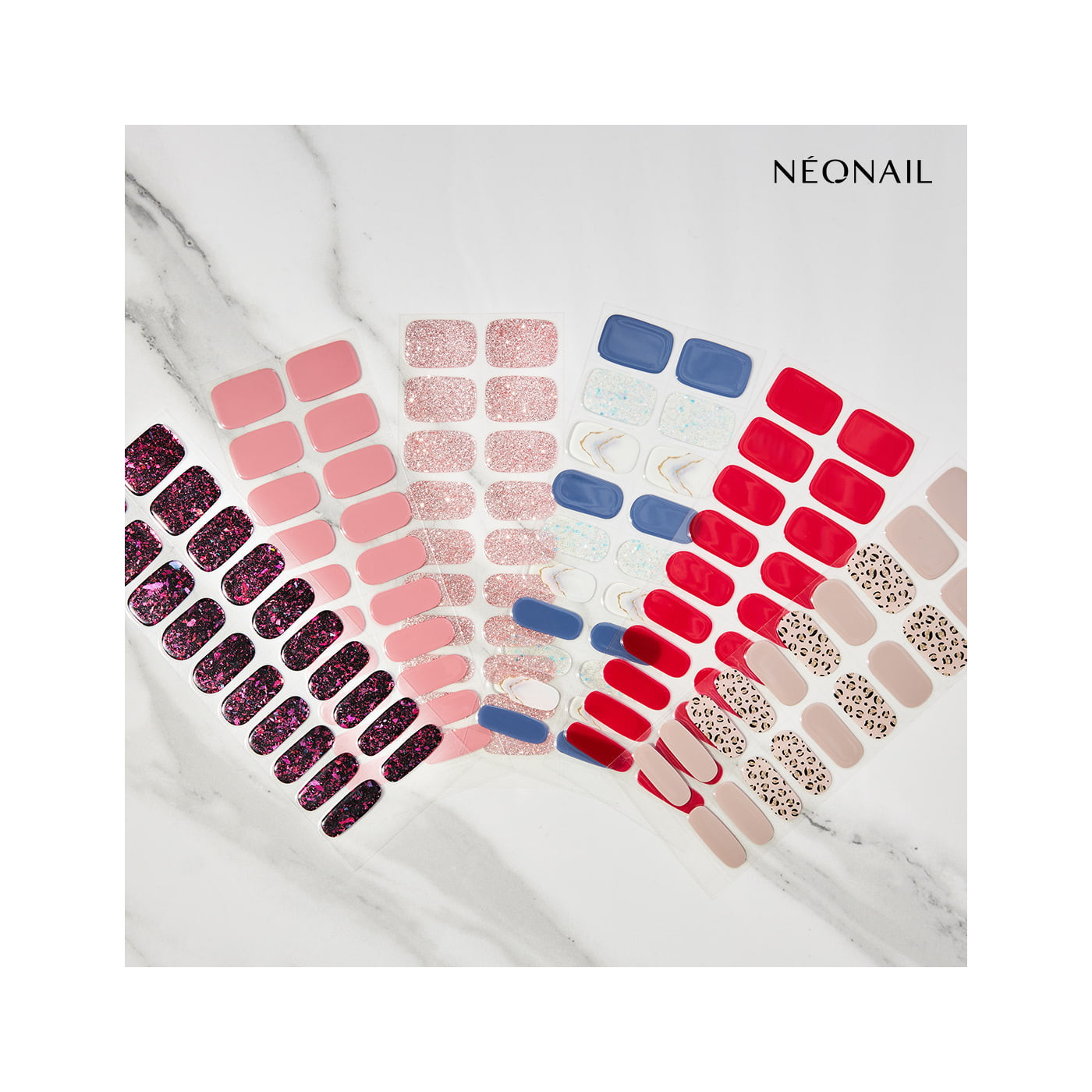 Gel Nail Stickers - manucure bleu avec effet marbr&eacute;