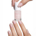 Vernis &agrave; ongles classique blanc &agrave; particules paillet&eacute;es : Glittery Milk 01 &ndash; des ongles laiteux et lumineuxVernis &agrave; ongles clas